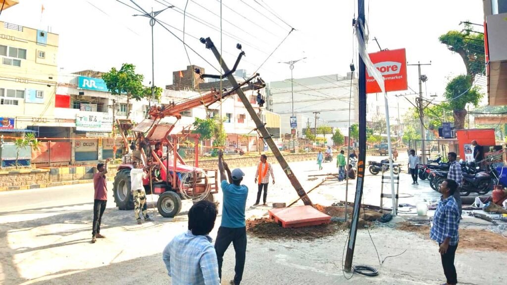 Electric Pole Removal | ప్రమాదకర విద్యుత్ స్తంభాల తొలగింపు.. ‘అక్షరటుడే’ కథనానికి స్పందన.. 2 poll11