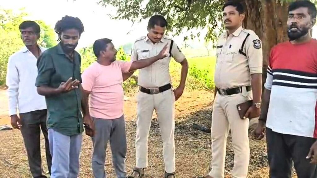 Double Bedroom House Protest | ‘డబుల్’ ఇల్లు కోసం ఆత్మహత్యాయత్నం.. కాపాడిన పోలీసులు.. 2 rokm1