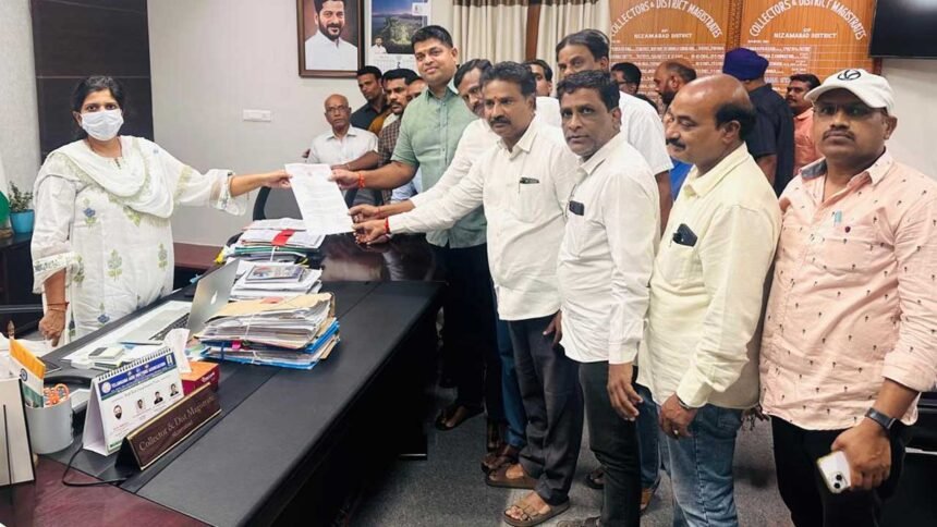 Telangana Employees Protest |